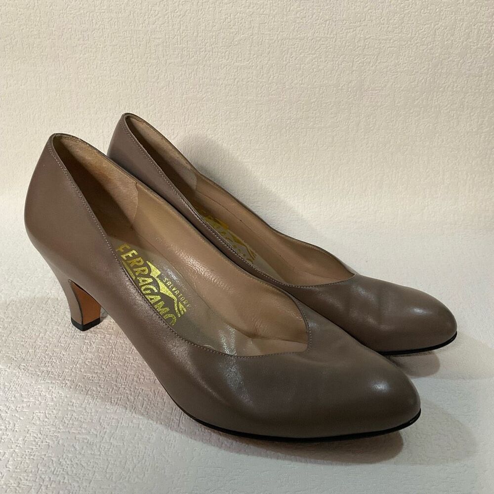 Salvatore Ferragamo 1129 Women 7,5 Beige Leather Pump Heel Shoe Career Business - Picture 11 of 13